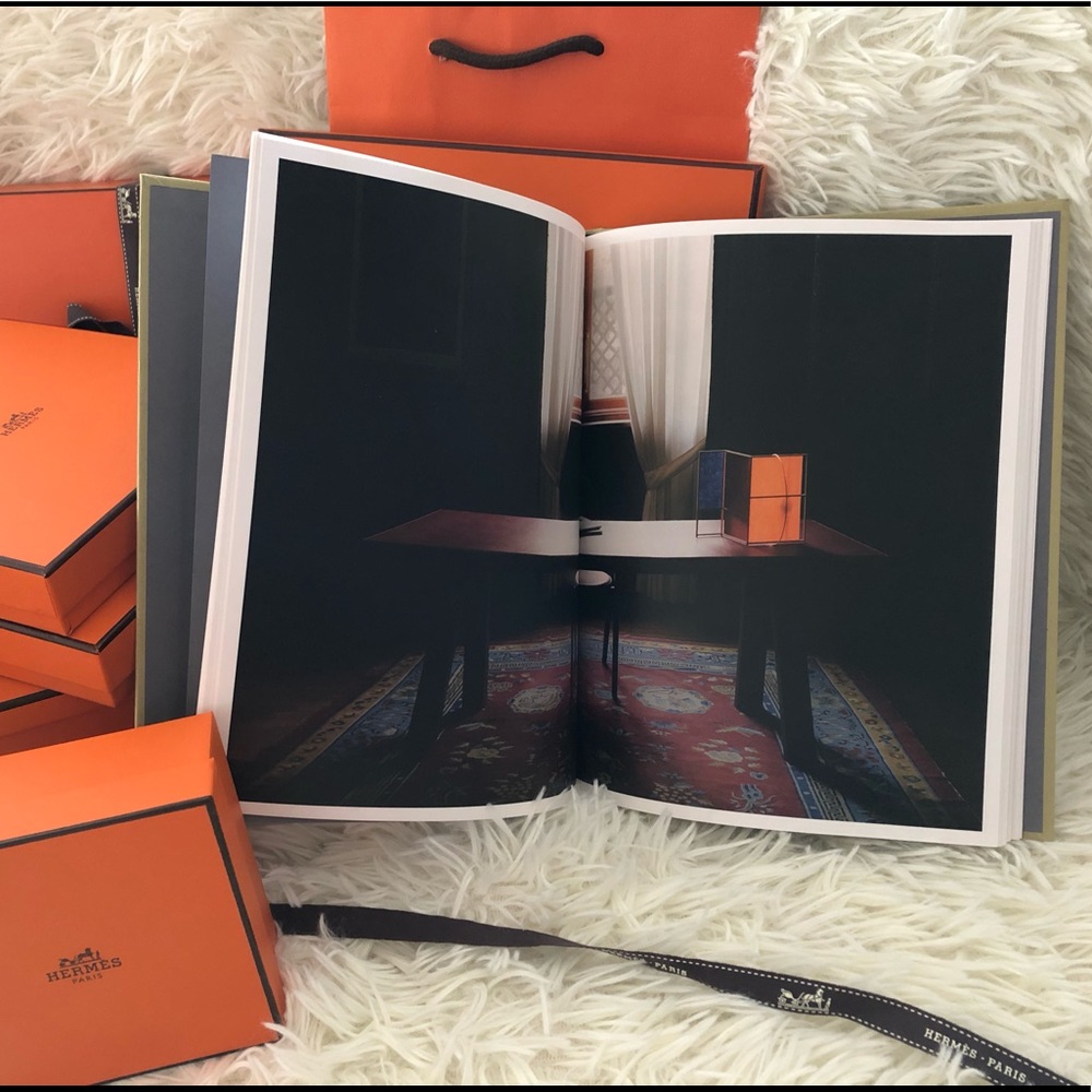 Hermès Table Book Only (Free Paper Bag only, ribbon not included) - Picture 8 of 8